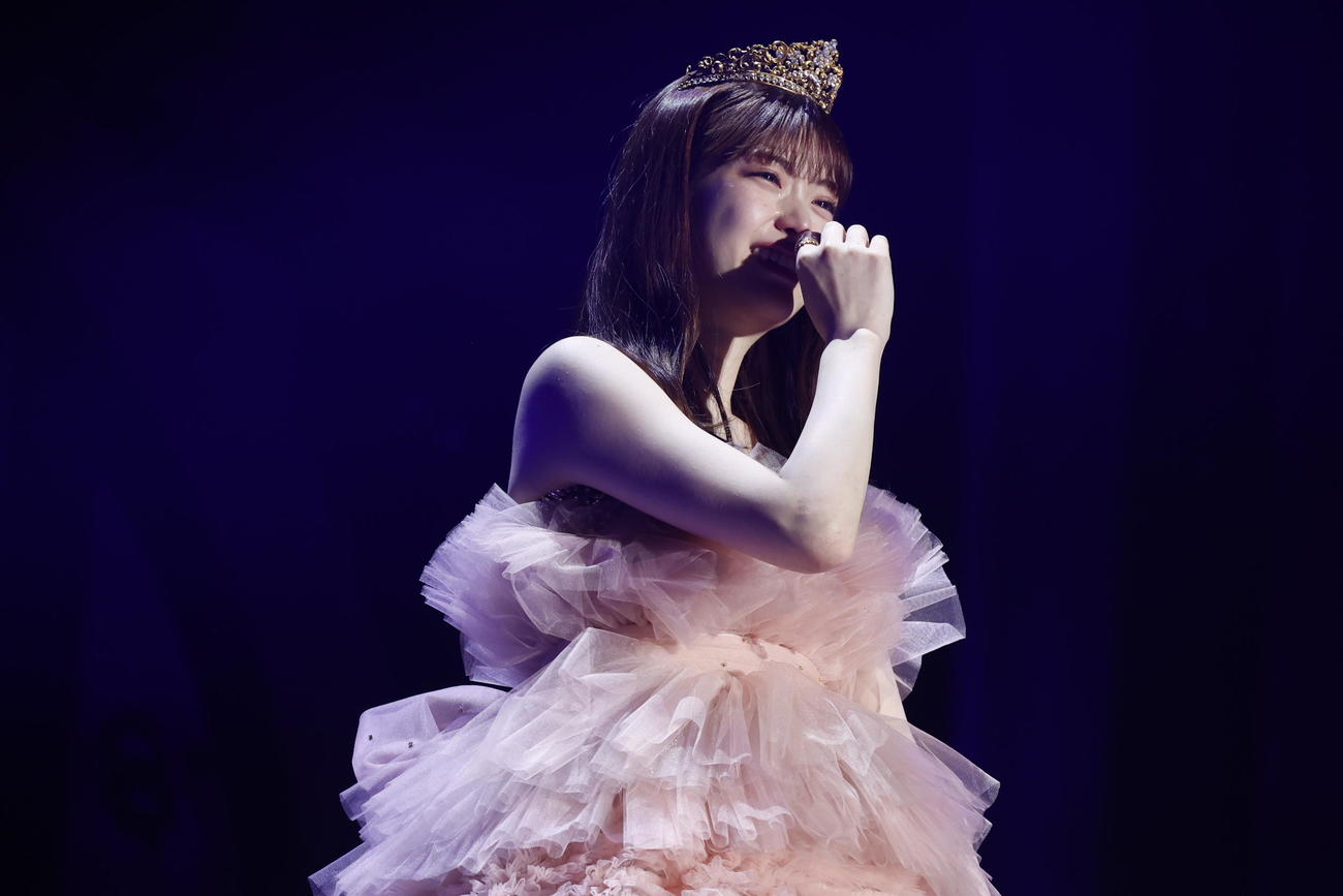 卒業コンサートで涙ぐむ松村沙友理