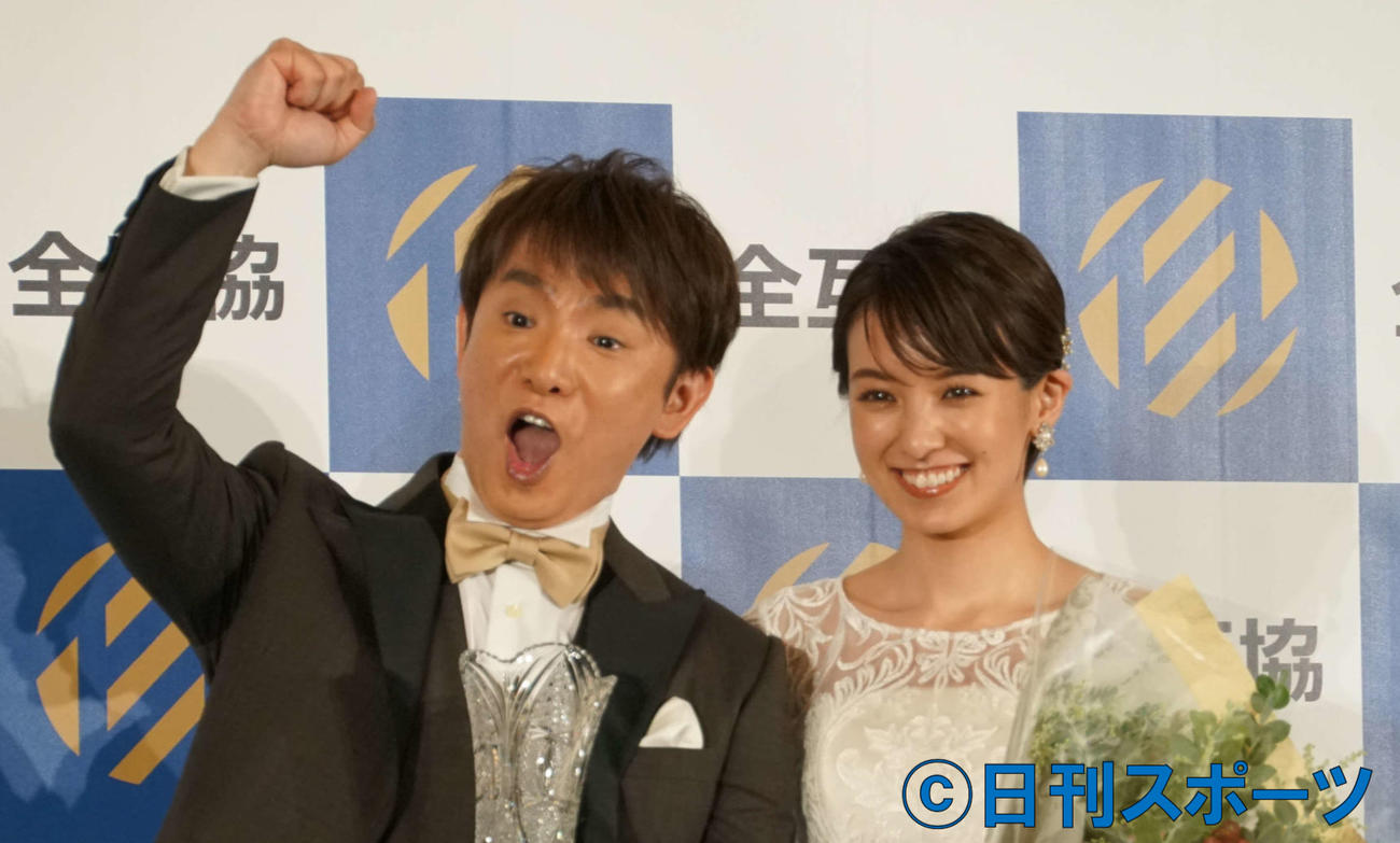 浜口優（右）南明奈夫妻（2019年12月撮影）