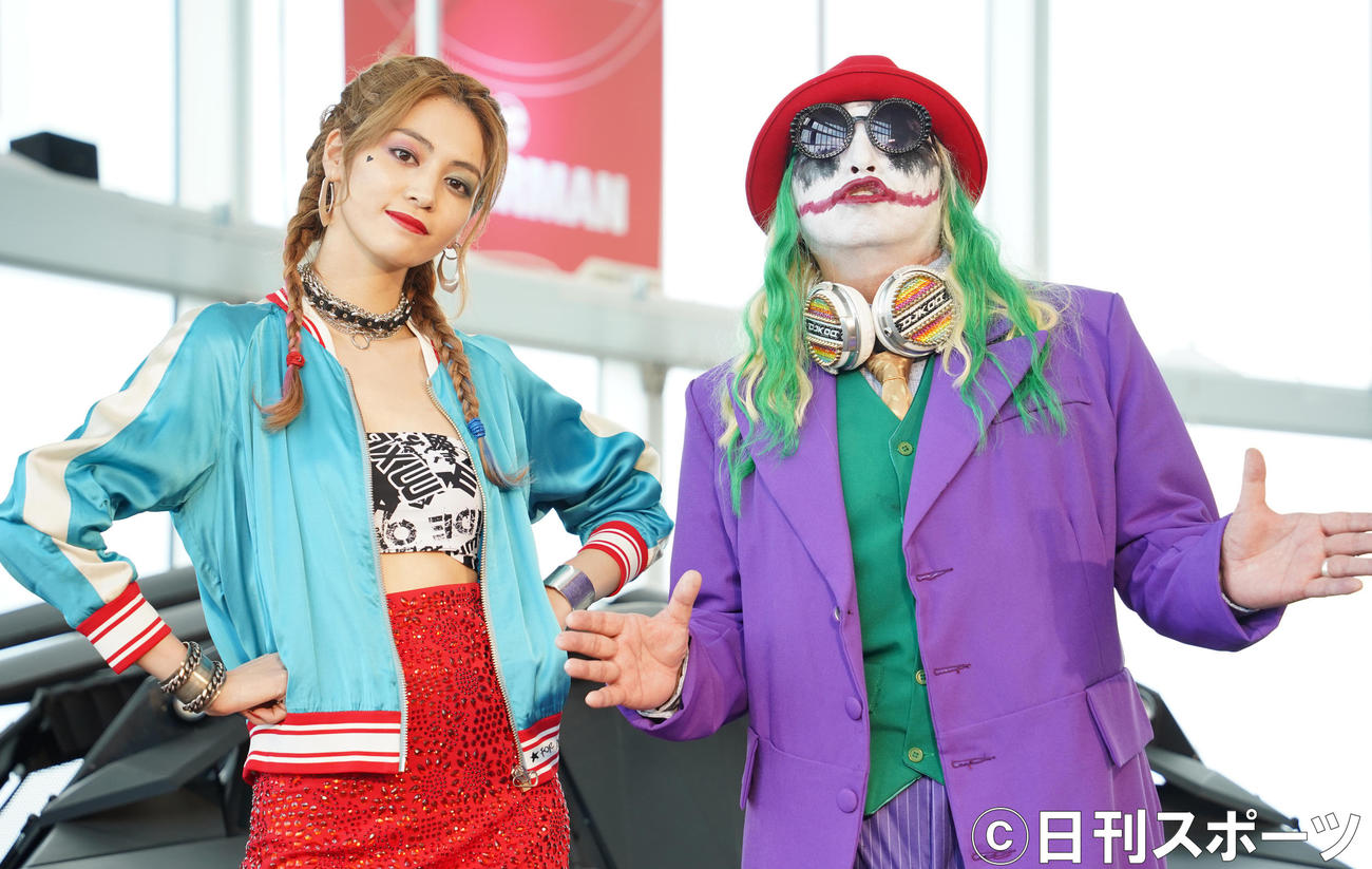 イベントに出席した楓（左）DJ KOO（撮影・佐藤勝亮）