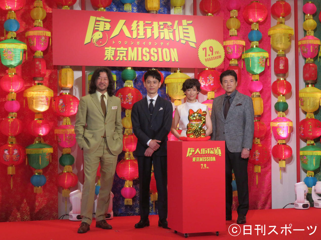 中国映画「唐人街探偵　東京MISSION」公開直前イベントに出席した、左から浅野忠信、妻夫木聡、鈴木保奈美、三浦友和（撮影・村上幸将）