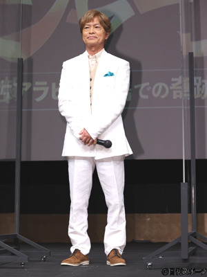 映画「ジャーニー　太古アラビア半島での奇跡と戦いの物語」の舞台あいさつをする古谷徹（撮影・中島郁夫）