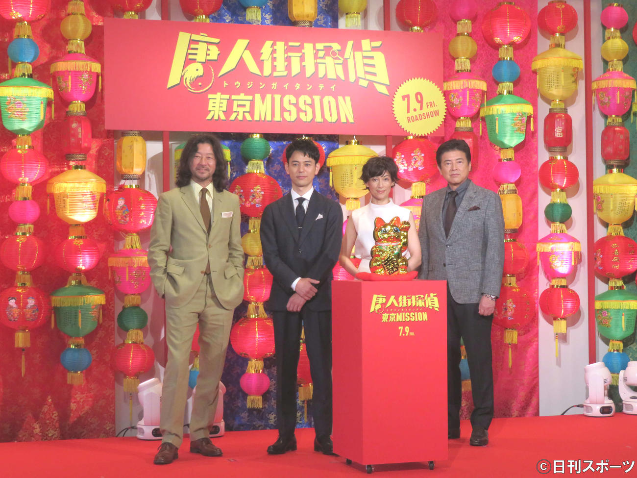 中国映画「唐人街探偵　東京MISSION」公開直前イベントに出席した、左から浅野忠信、妻夫木聡、鈴木保奈美、三浦友和（撮影・村上幸将）