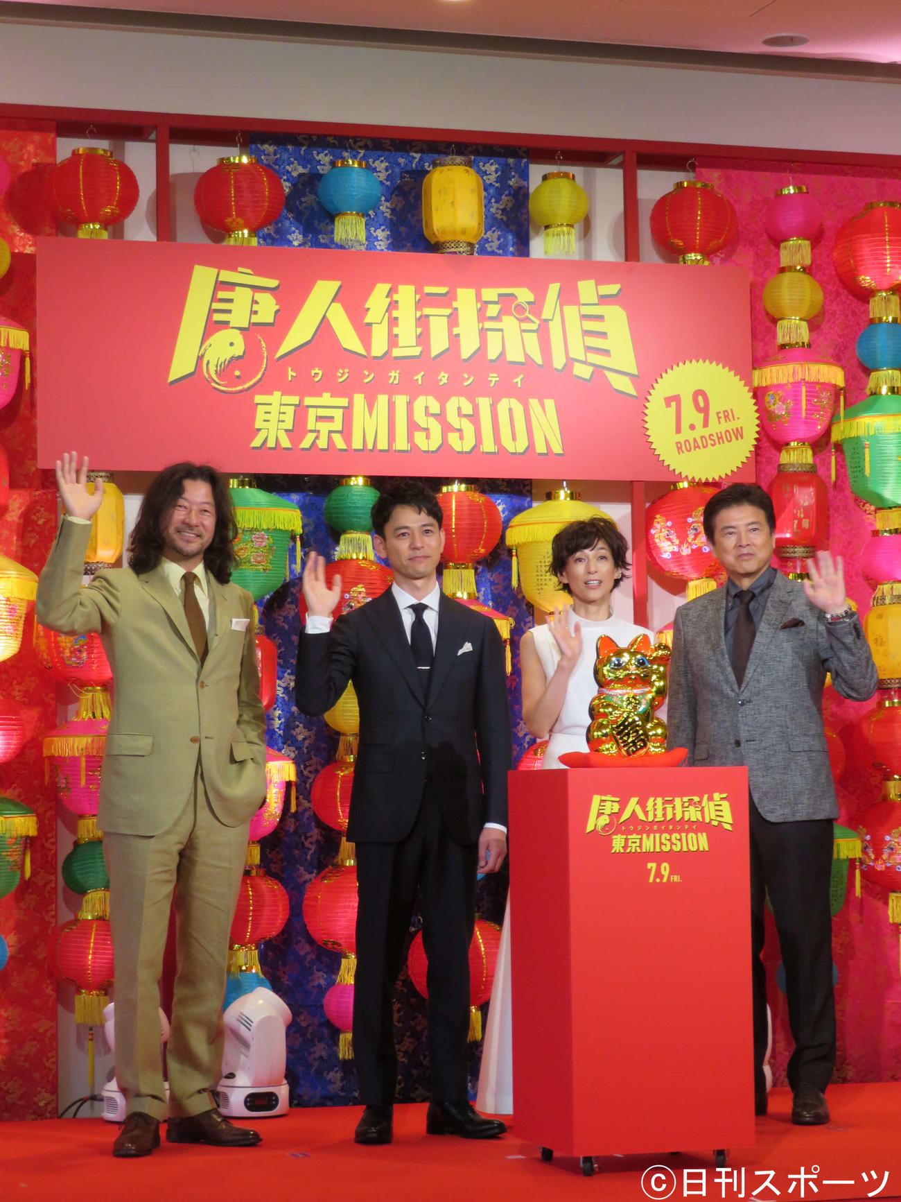 中国映画「唐人街探偵　東京MISSION」公開直前イベントに出席した、左から浅野忠信、妻夫木聡、鈴木保奈美、三浦友和（撮影・村上幸将）