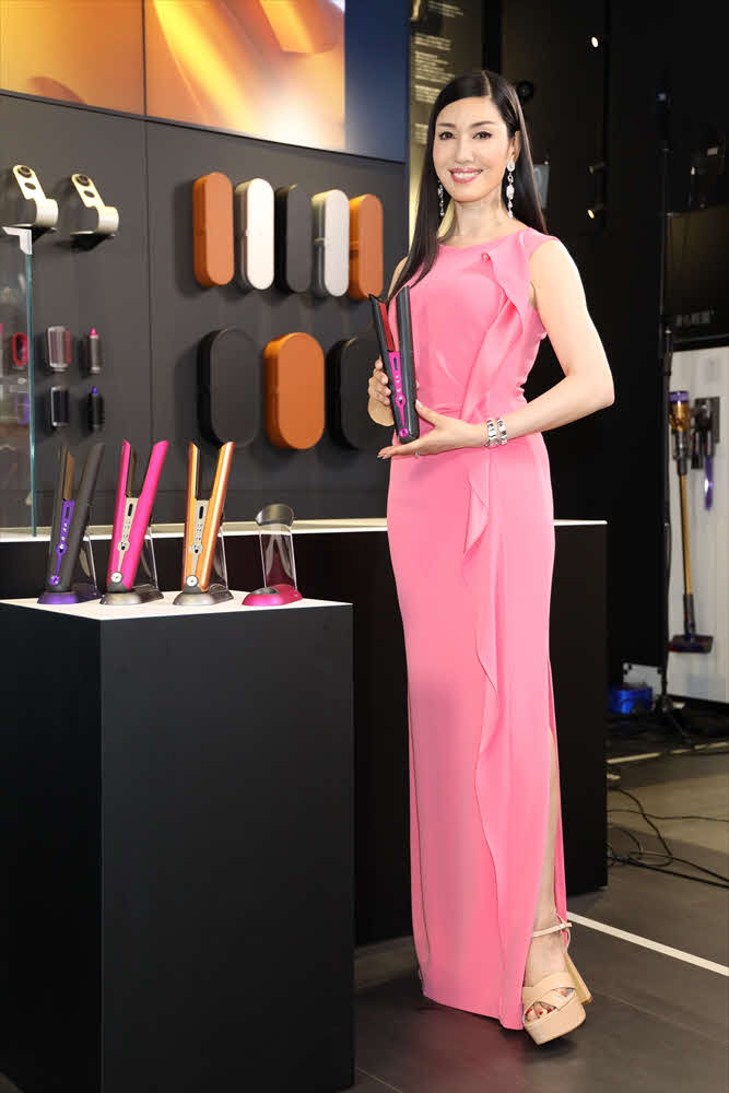 「Dyson Corrale　ヘアアイロン」発売イベントに出席したアンミカ
