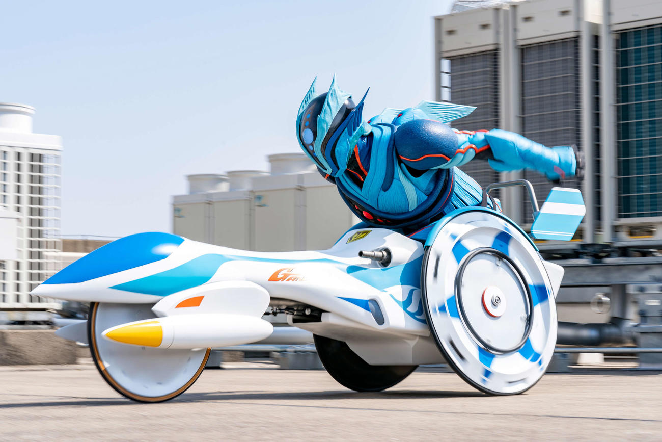 NHK特撮ドラマ「超速パラヒーロー　ガンディーン」のヒーロー、ガンディーン
