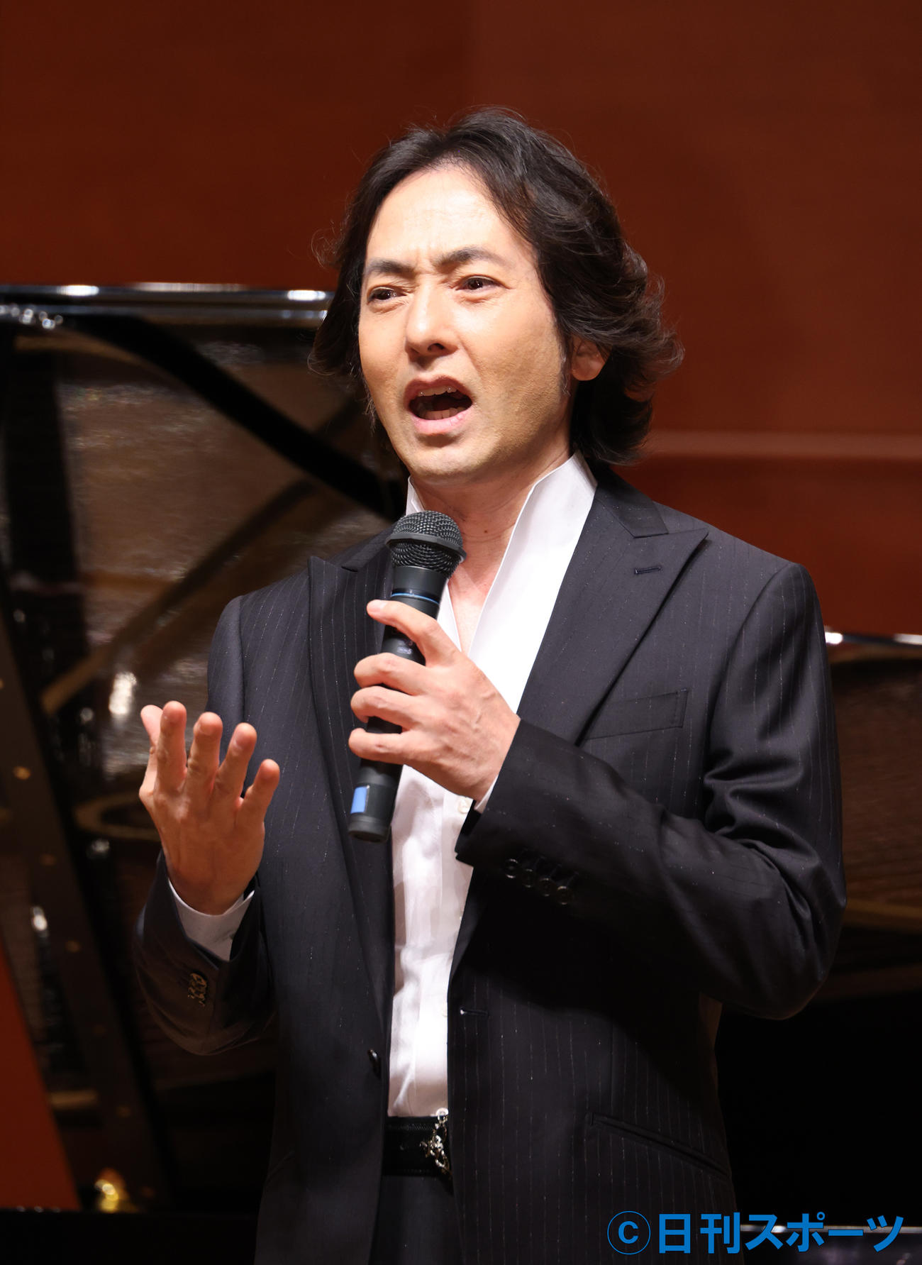 コンサートツアー開始の意気込みを語る秋川雅史（撮影・中島郁夫）