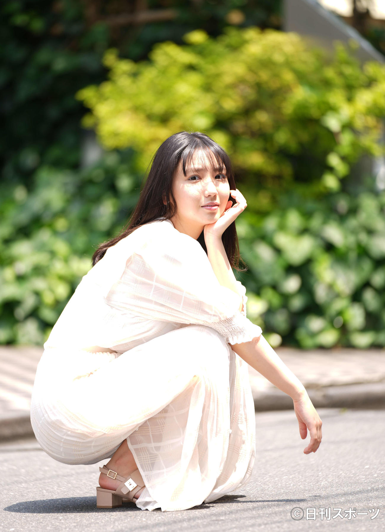アンニュイな表情を見せる沢口愛華（撮影・鈴木みどり）