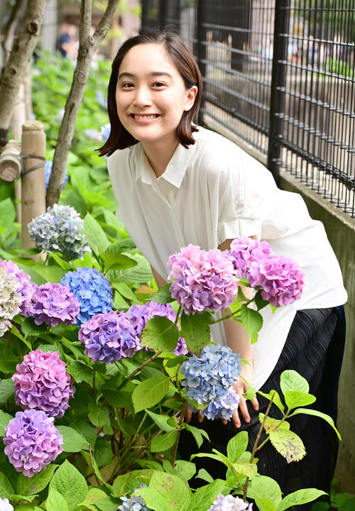 ドラマ「ひきこもり先生」で佐藤二朗演じる主人公の娘役を務める吉田美佳子