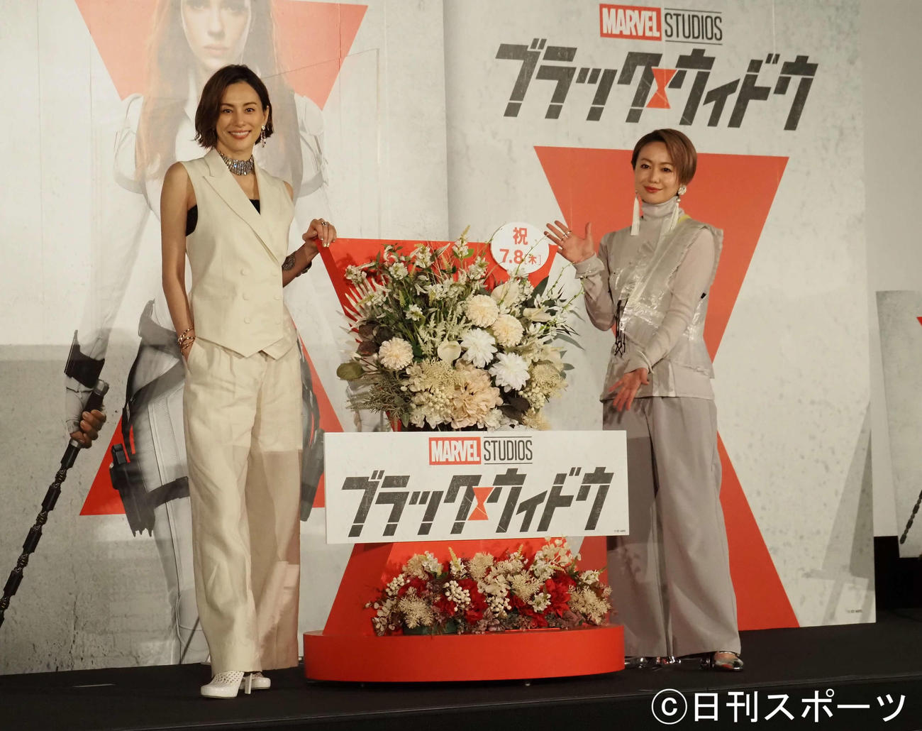映画「ブラック・ウィドウ」公開記念イベントに出席した米倉涼子（左）と田村睦心（撮影・遠藤尚子）