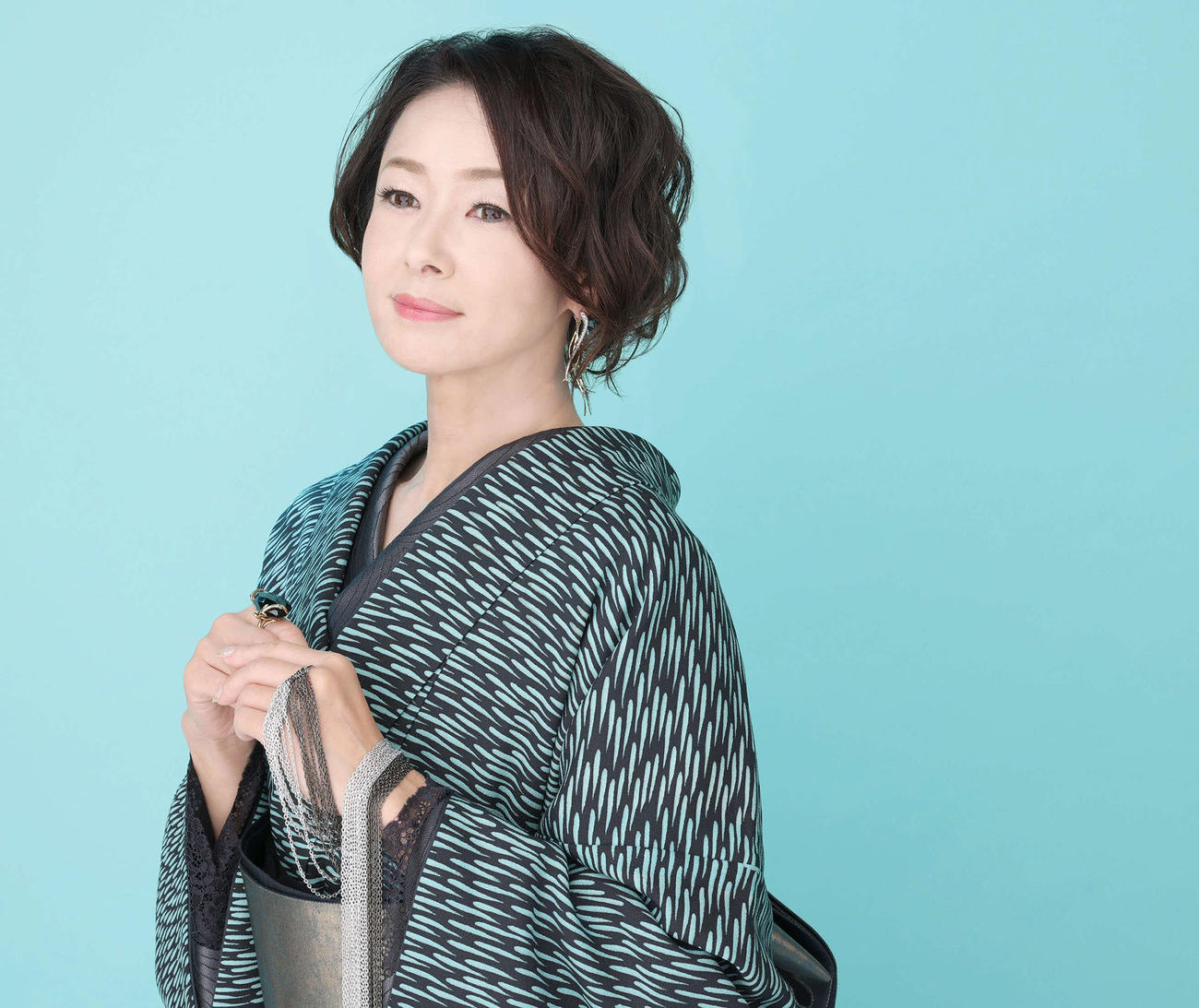 デビュー30周年記念シングル「茜の炎」をリリースする大石まどか