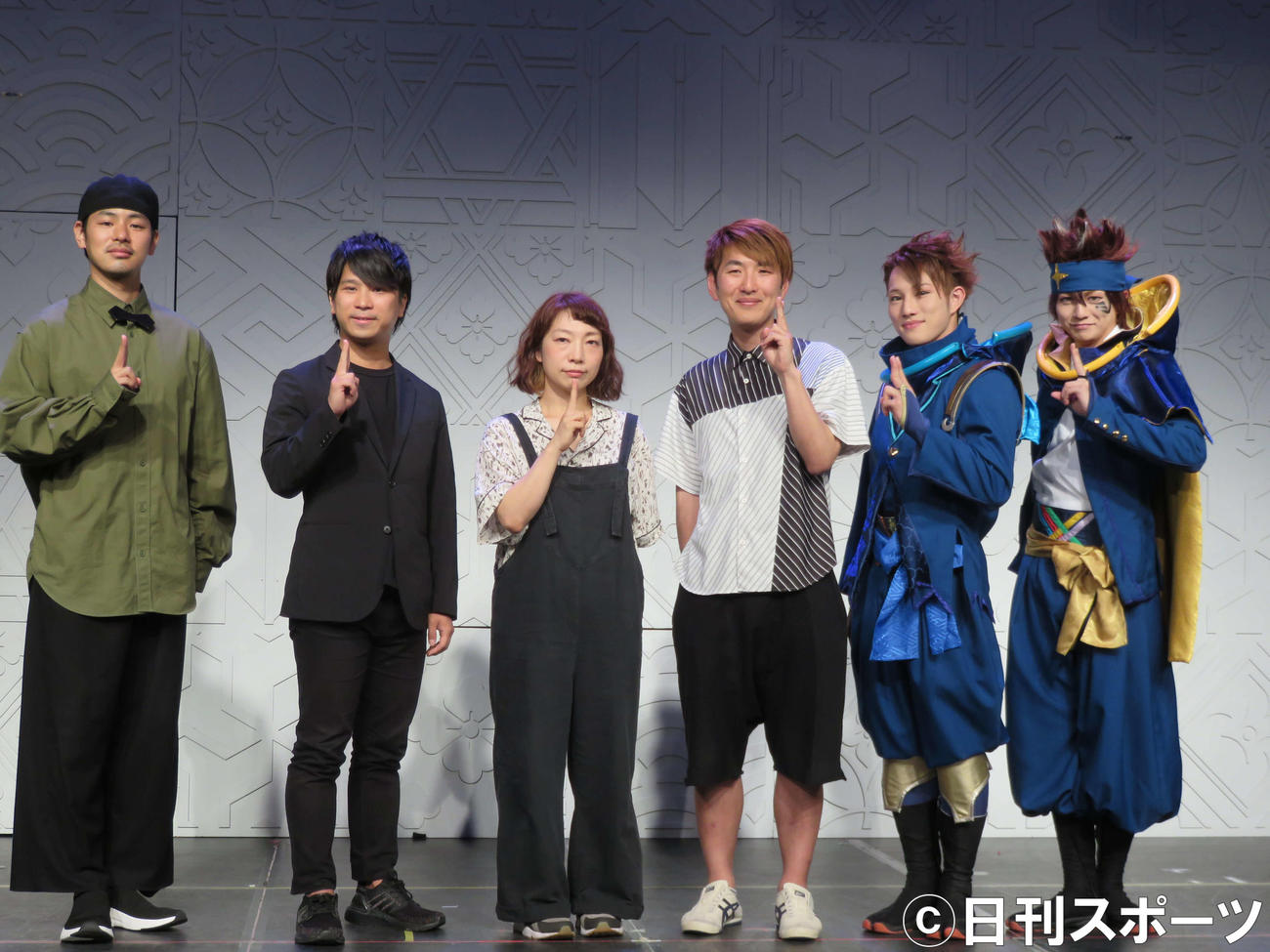 舞台「真Ninja Illusion LIVE The REAL～正義忍者vsゾンビ忍者～」の取材会に出席した、左から秋元類氏、HARA氏、菜月チョビ氏、菱沼勇二氏、佐久本歩夢、佐川大樹