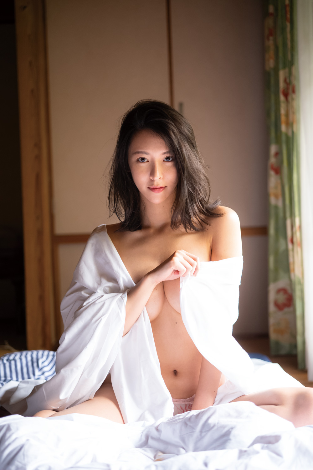 奈月セナ最新写真集「たまゆら」の収録カット　LUCKMAN／講談社