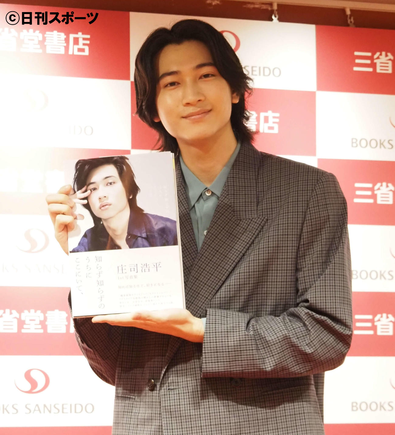 ファースト写真集「知らず知らずのうちにここにいて、」発売記念会見を行った庄司浩平（撮影・遠藤尚子）