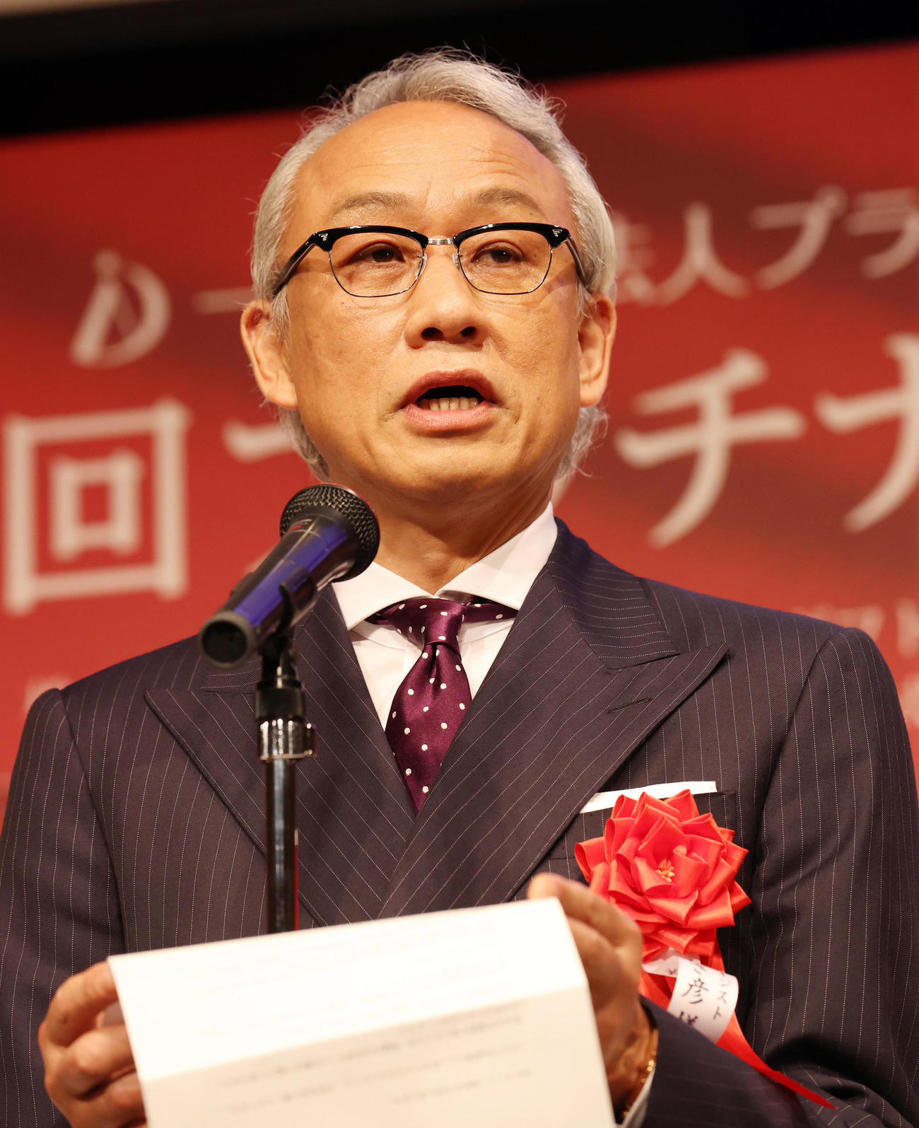 ベストプラチナエイジスト男性部門を受賞した西村まさ彦（撮影・狩俣裕三）