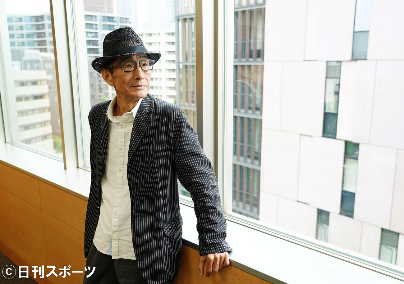 歌声も素顔もとても魅力的なビリー・バンバンの菅原進。黒のハットとジャケットがとてもお似合いでした！（撮影・菅敏）
