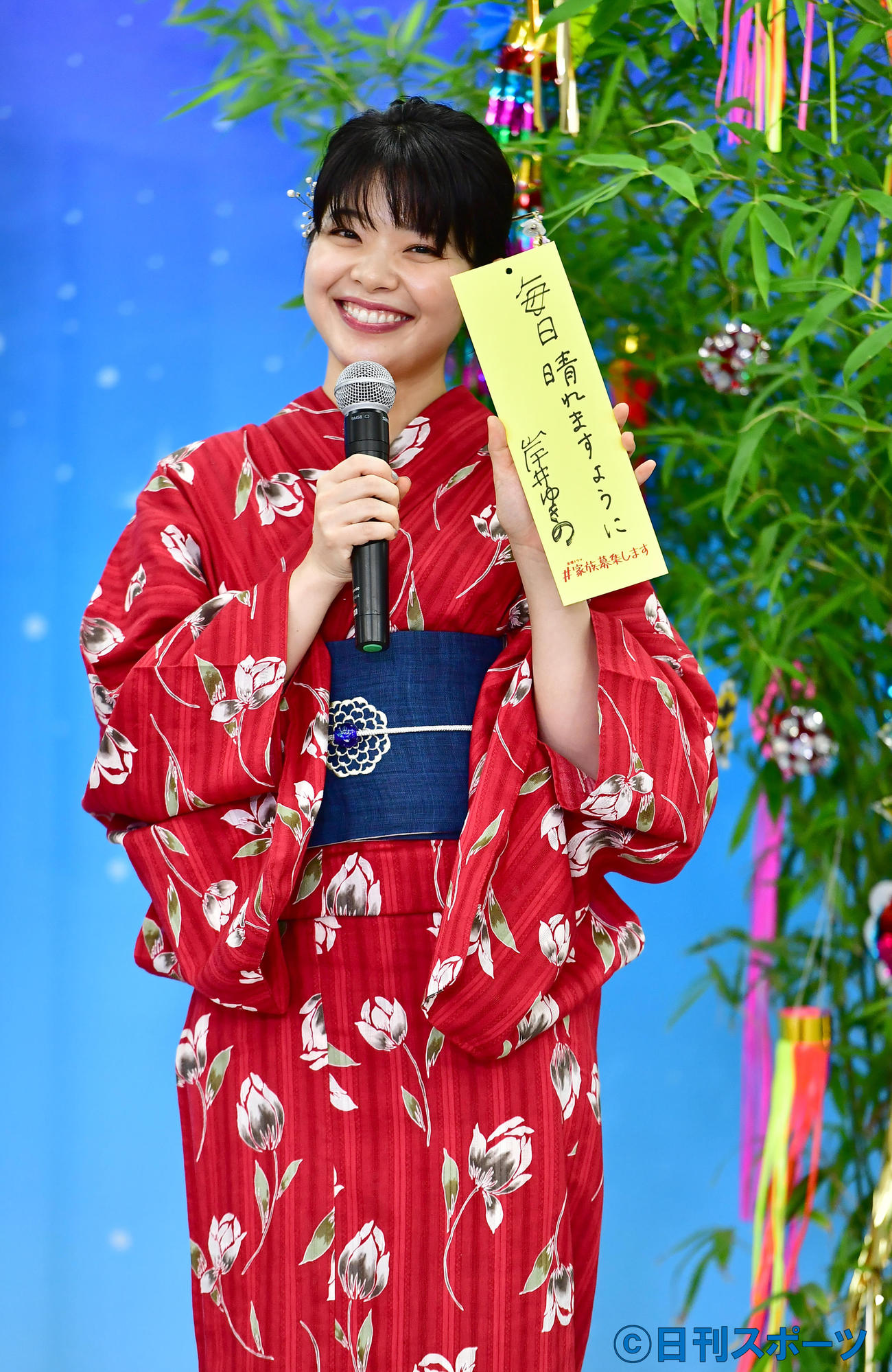 TBS系連続ドラマ「＃家族募集します」制作発表で「毎日晴れますように」と短冊に書いた願い事を披露する岸井ゆきの（撮影・小沢裕）