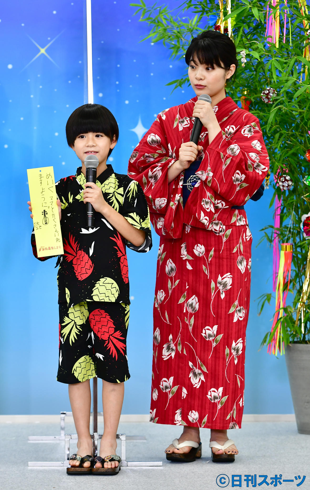 TBS系連続ドラマ「＃家族募集します」制作発表に臨む三浦綺羅（左）と岸井ゆきの（撮影・小沢裕）