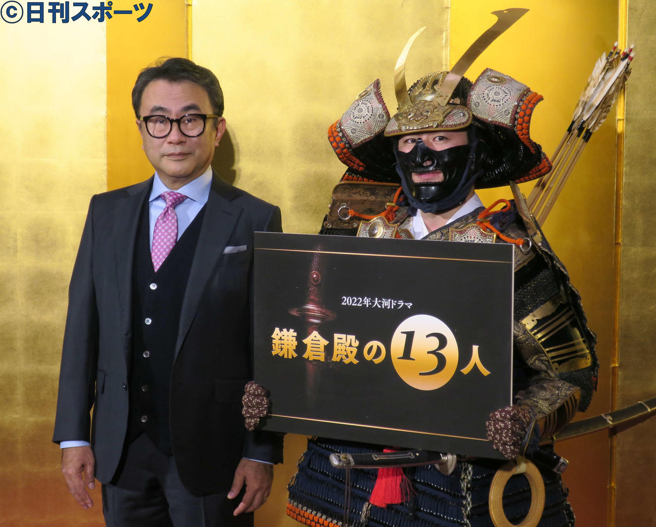 22年NHK大河ドラマ「鎌倉殿の13人」の発表会見を行った脚本家三谷幸喜氏（左）