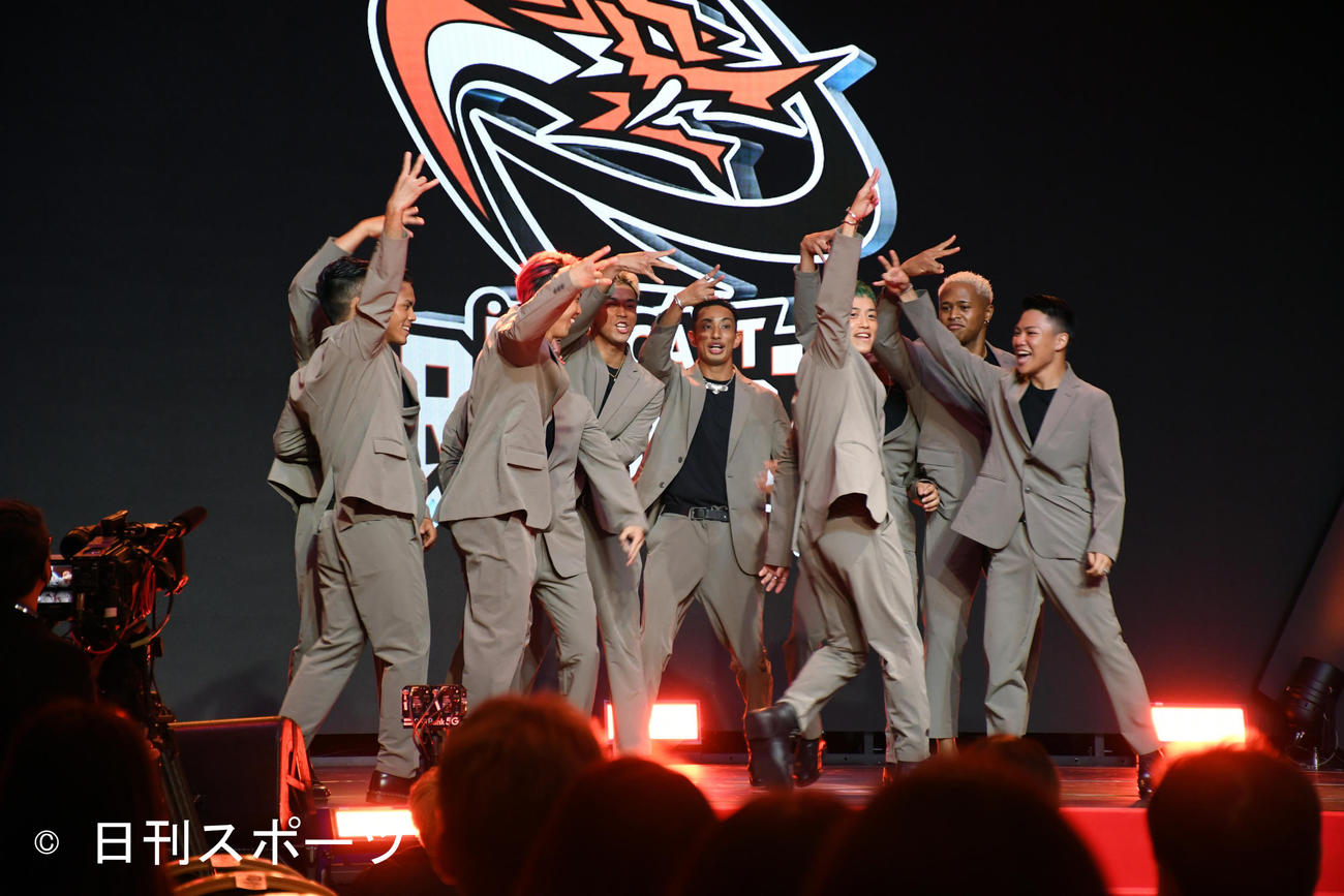 「D．LEAGUE 20－21 AWARD SHOW」に登場したFULLCAST RAISERZ（撮影・大友陽平）
