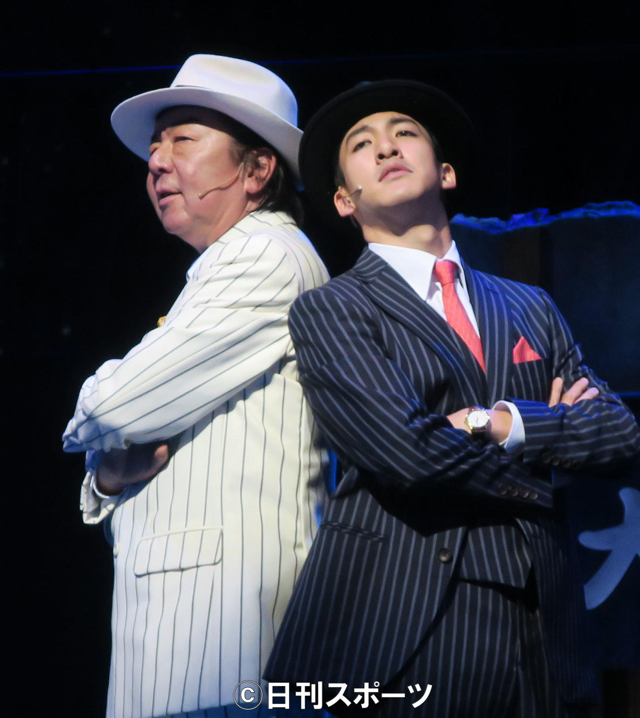 ミュージカル「衛生」の公開通し稽古で。左から、古田新太、尾上右近