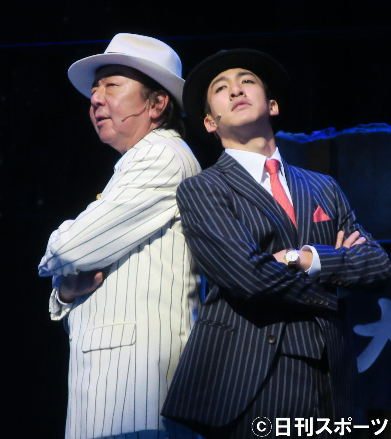 ミュージカル「衛生」の公開通し稽古で。左から、古田新太、尾上右近