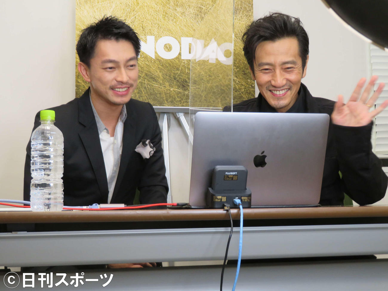 カンヌ映画祭ある視点部門でオープニング上映された映画「ONODA（原題）」公式会見に東京からリモートで参加した遠藤雄弥（左）と津田寛治（撮影・村上幸将）