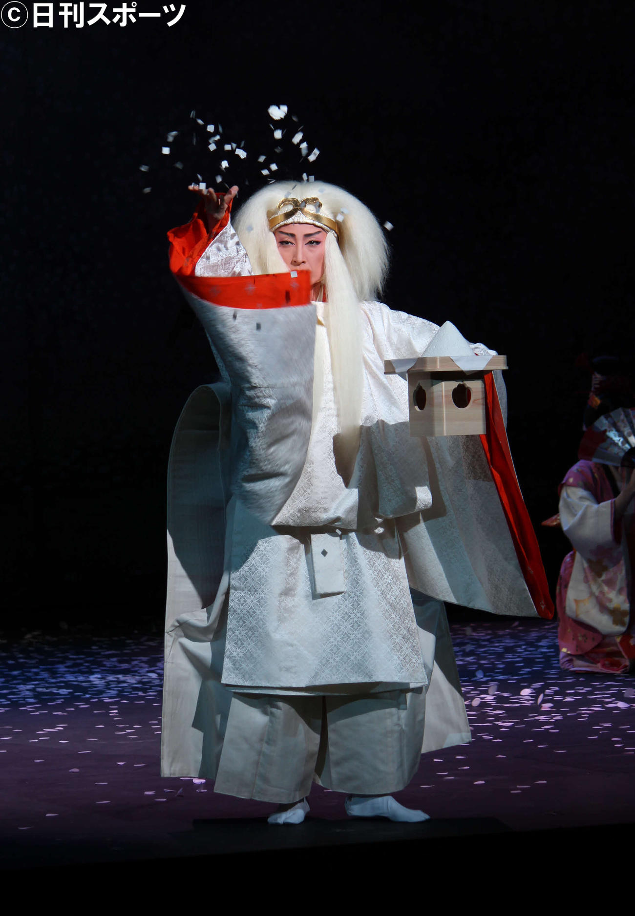 宝塚最後の舞台で和物に主演し、舞踊も披露した轟悠（撮影・村上久美子）