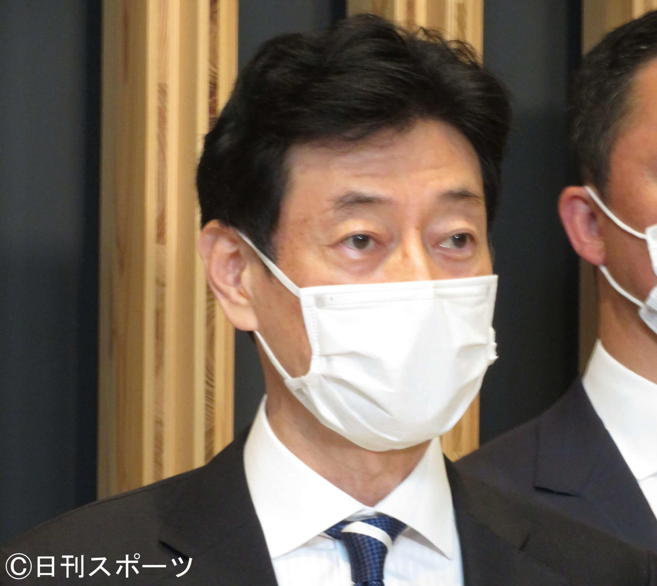 西村康稔経済再生相（2021年6月撮影）
