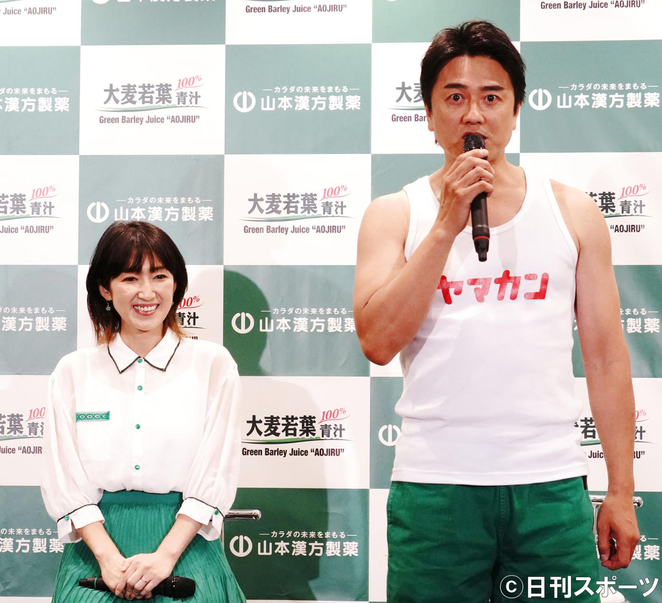 新CM発表会に出席した原田龍二（右）と妻の愛さん（撮影・佐藤成）