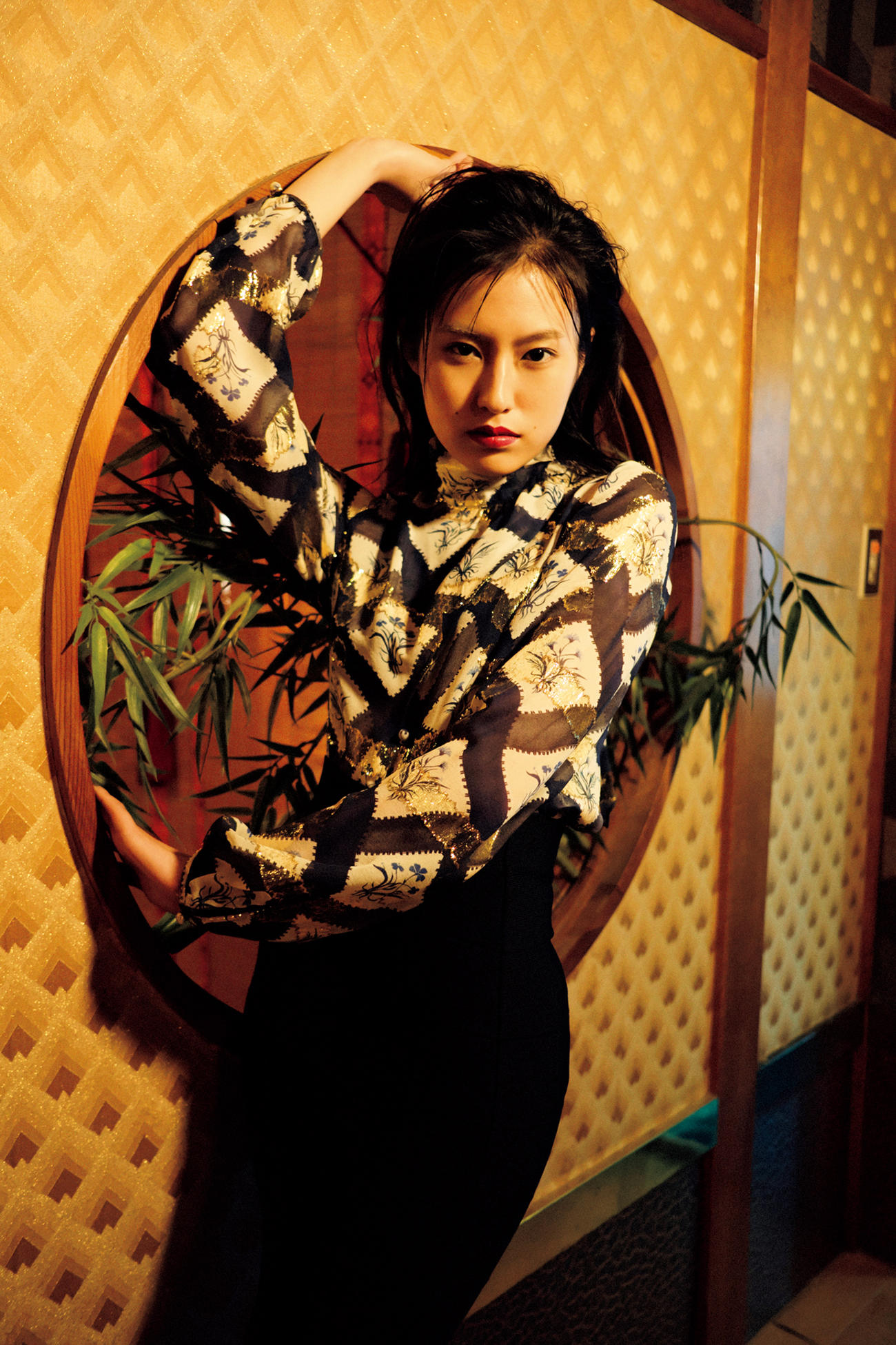恒松祐里・写真集カット（C）笠井爾示・小学館