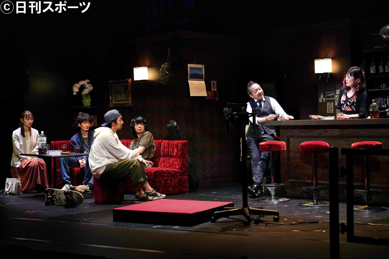 開幕した舞台「物語なき、この世界。」（撮影・細野晋司）