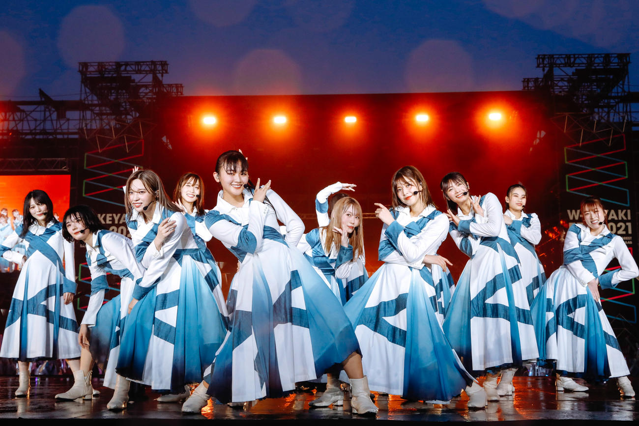野外ライブ「W－KEYAKI FES．　2021」初日公演でパフォーマンスする櫻坂46　撮影／上山陽介
