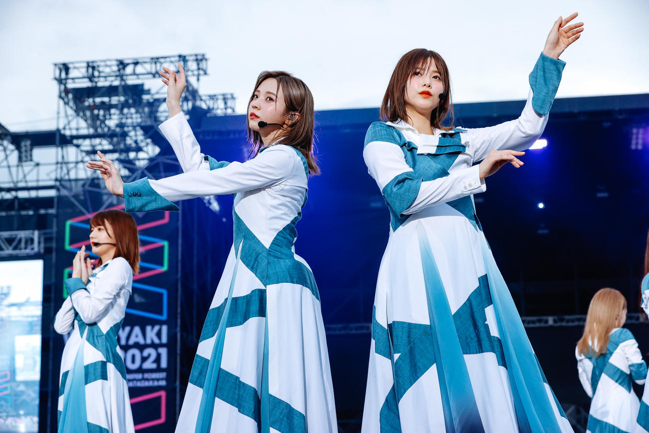 野外ライブ「W－KEYAKI FES．　2021」初日公演でパフォーマンスする櫻坂46　撮影／上山陽介