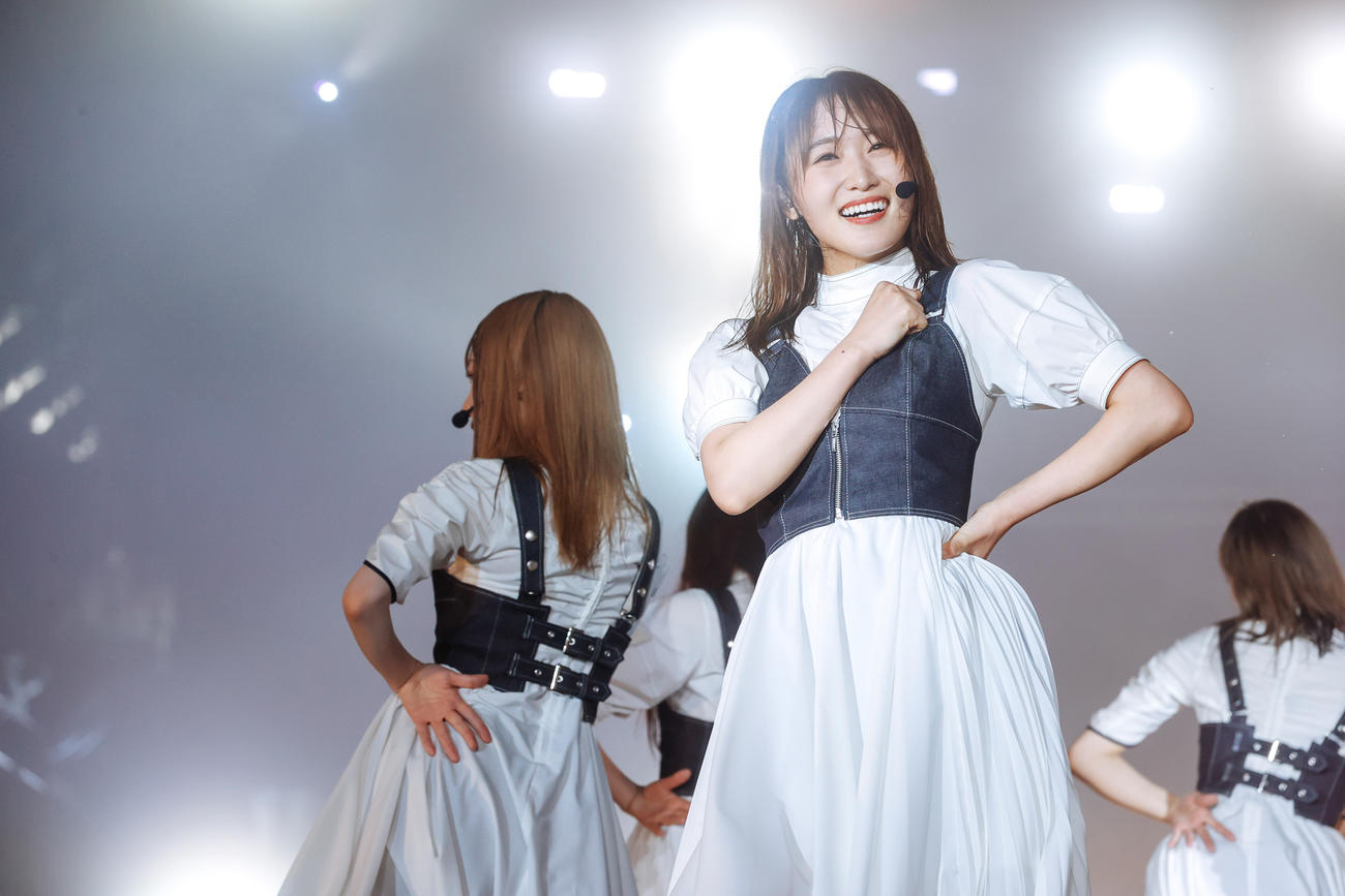 野外ライブ「W－KEYAKI FES．　2021」初日公演でパフォーマンスする櫻坂46　撮影／上山陽介