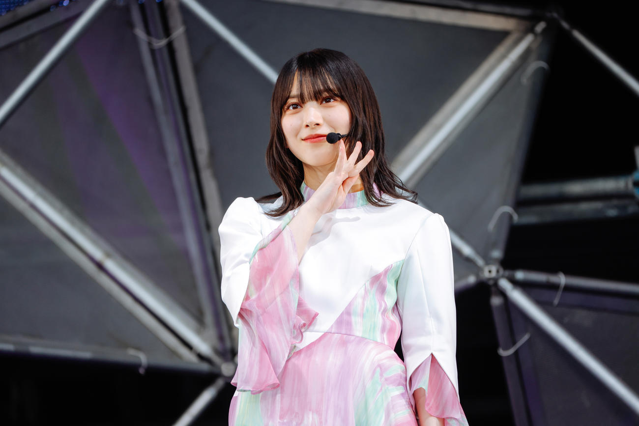 野外ライブ「W－KEYAKI FES．　2021」千秋楽公演でパフォーマンスする櫻坂46森田ひかる　撮影／上山陽介