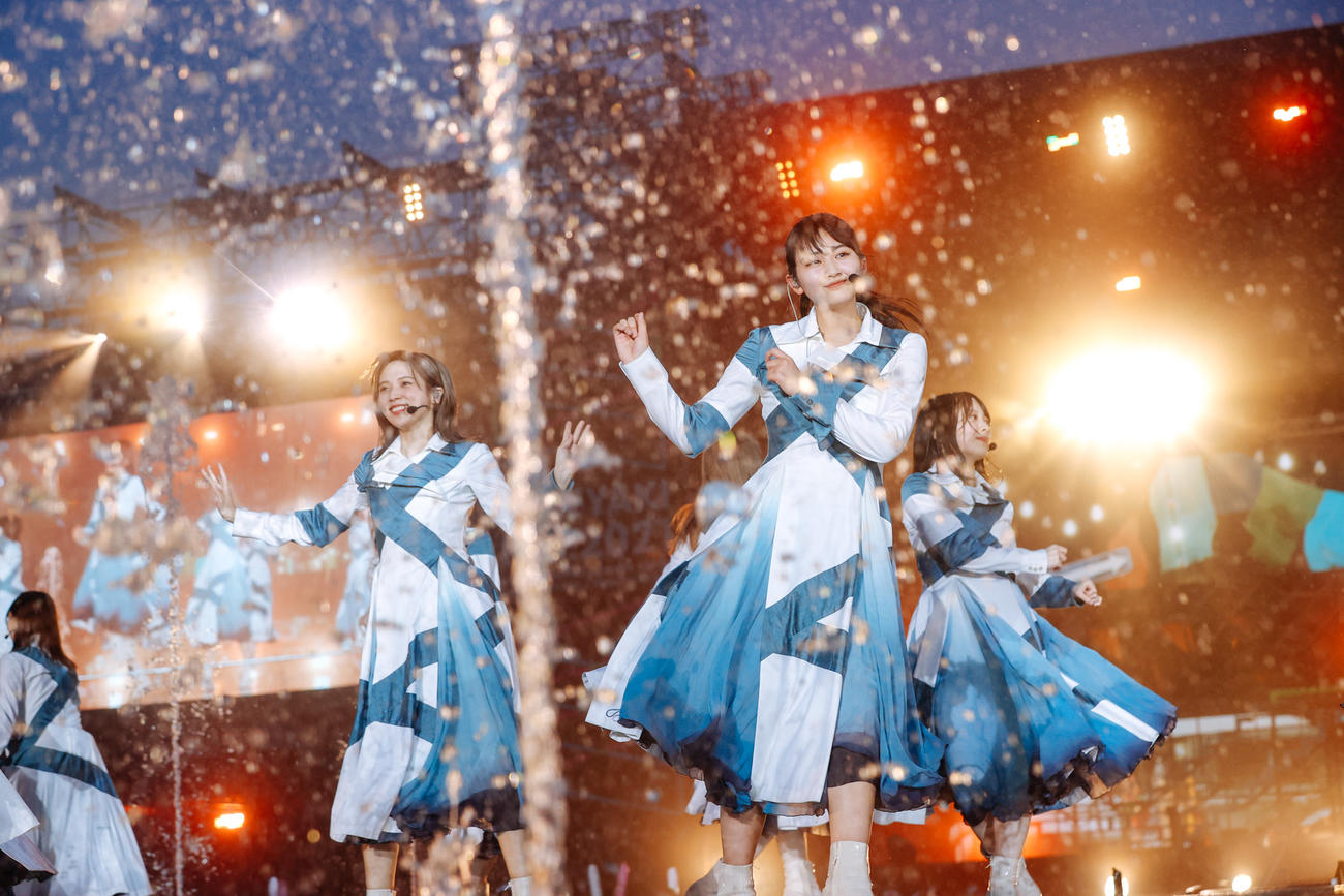 野外ライブ「W－KEYAKI FES．　2021」初日公演でパフォーマンスする櫻坂46　撮影／上山陽介