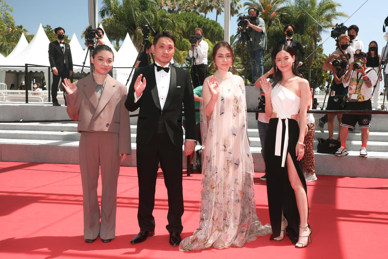 カンヌ映画祭で公式上映された映画「ドライブ・マイ・カー」の、左から三浦透子、濱口竜介監督、霧島れいか、ソニア・ユアン(C) Kazuko WAKAYAMA