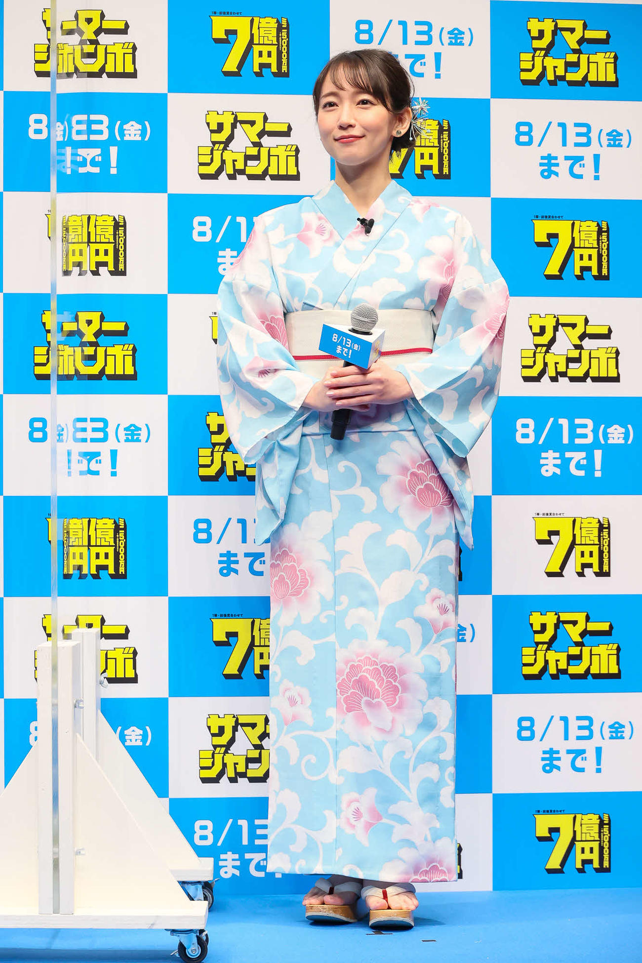 「サマージャンボ宝くじ」と「サマージャンボミニ」の発売記念イベントに出席した吉岡里帆