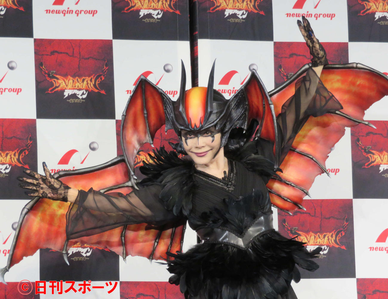 「Pデビルマン～疾風迅雷～」新機種発表会に出席したデヴィ夫人