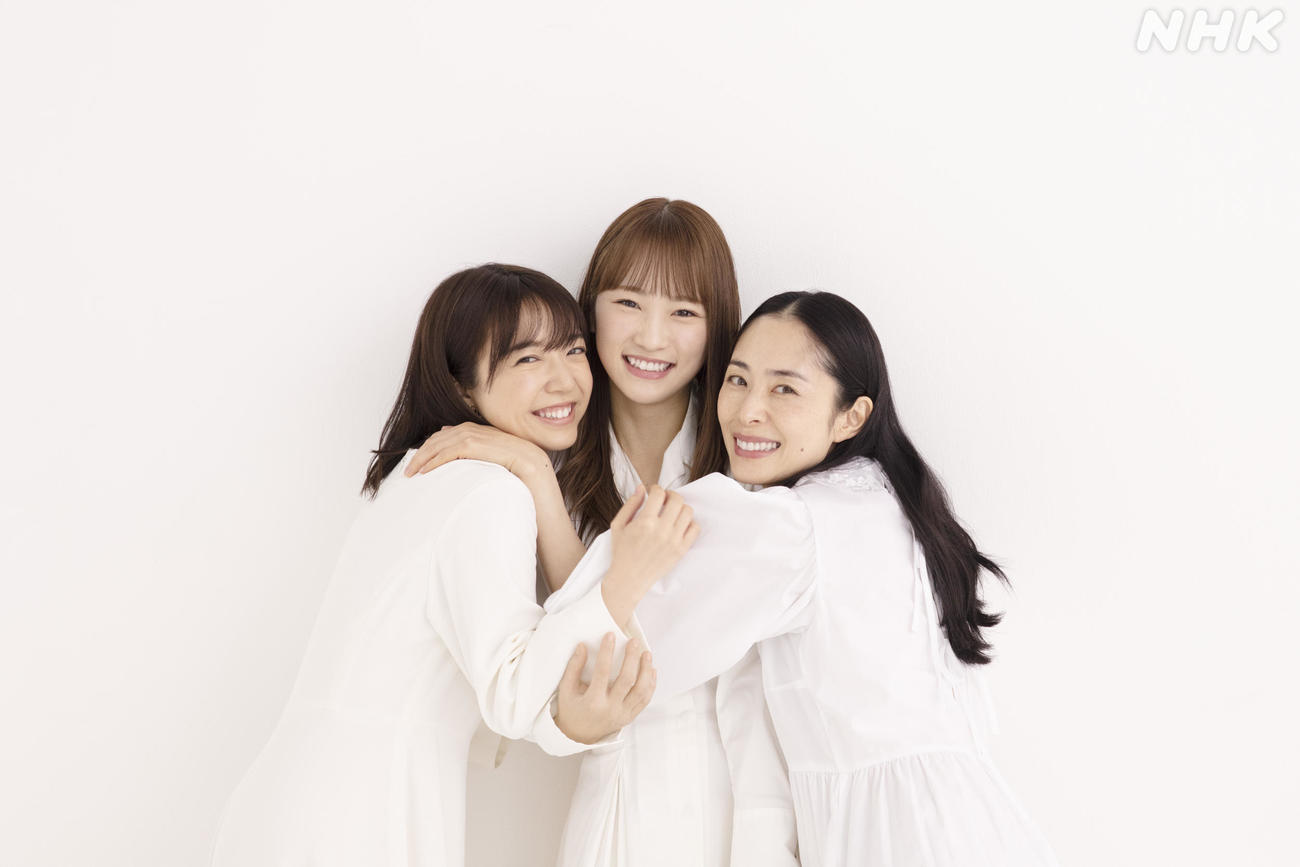「カムカムエヴリバディ」ヒロイン3世代を務める（左から）上白石萌音、川栄李奈、深津絵里