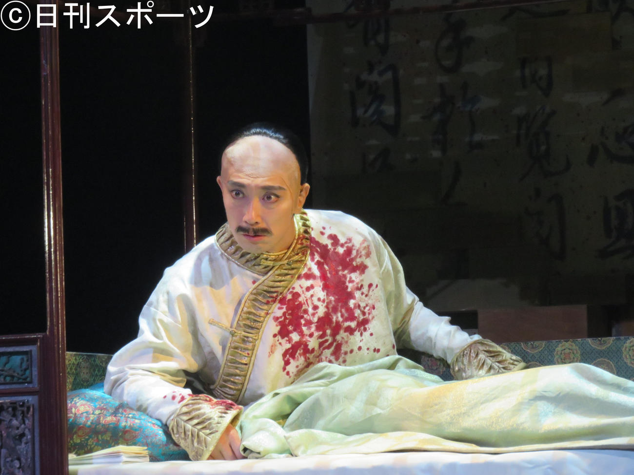舞台「君子無朋」にで雍正帝を演じる佐々木蔵之介