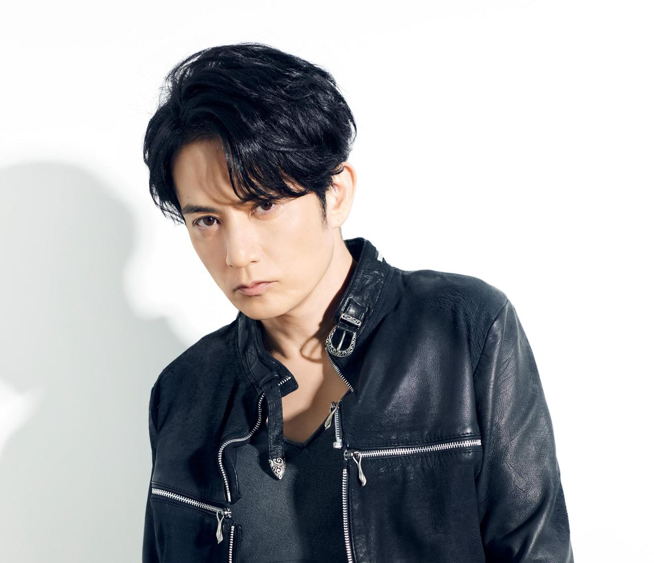 舞台「行先不明（いきさきふめい）」に主演する佐藤アツヒロ