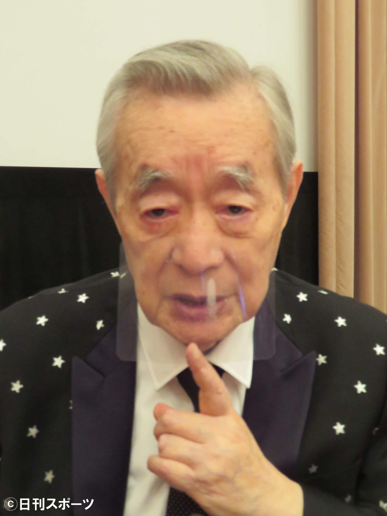 新マスク「ドクター・中まつく」を発表したドクター・中松氏（撮影・村上幸将）