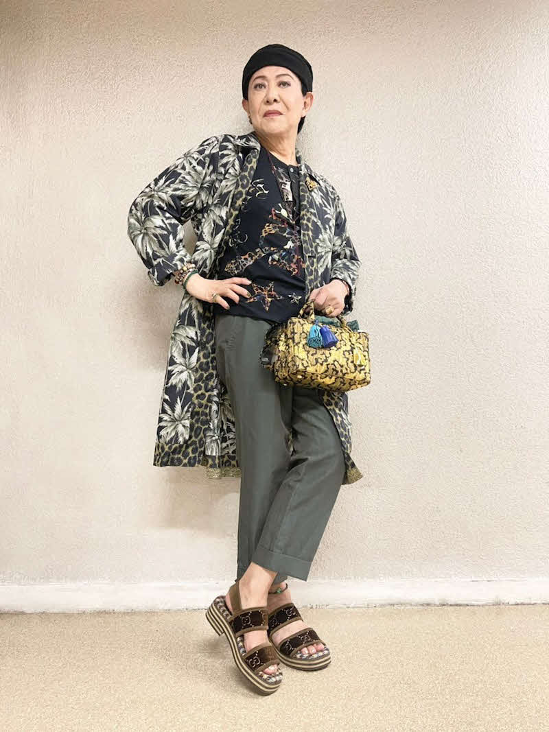 公式ブログでお気に入りのコーディネート姿を公開した美川憲一