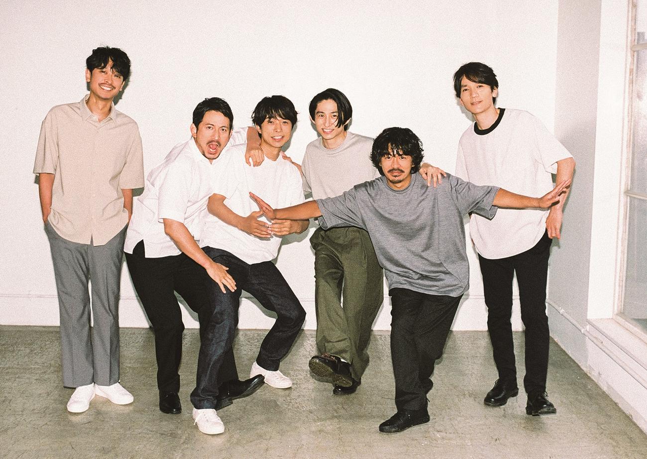 全国ツアー開催を発表したV6。左から坂本昌行、岡田准一、井ノ原快彦、三宅健、森田剛、長野博
