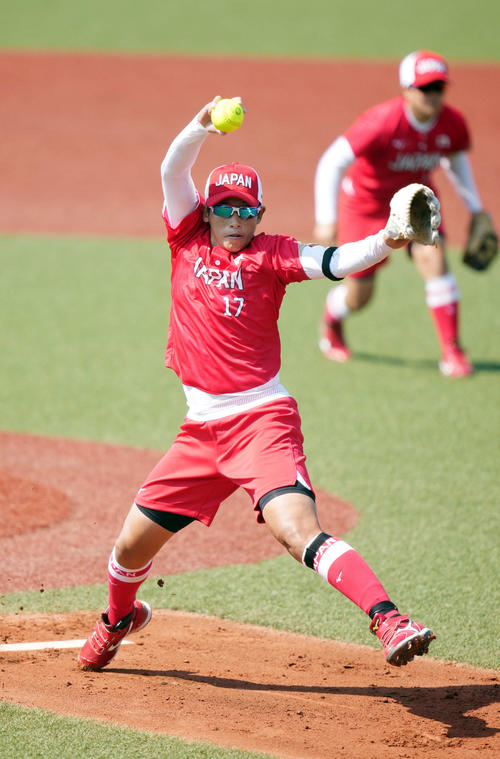 オーストラリア対日本 先発し力投する上野(撮影・鈴木みどり)