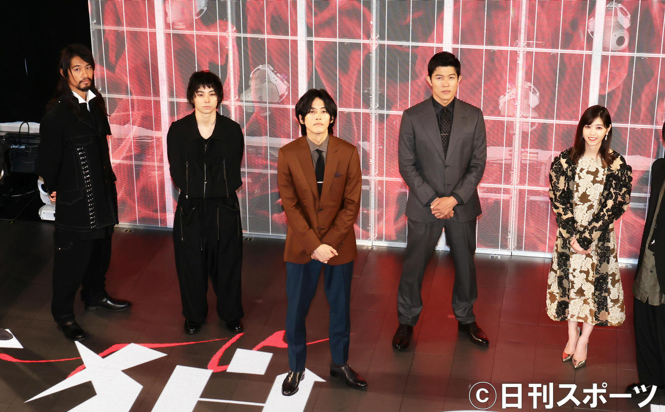完成披露イベントに登壇した、左から斎藤工、村上虹郎、松坂桃李、鈴木亮平、西野七瀬（撮影・足立雅史）