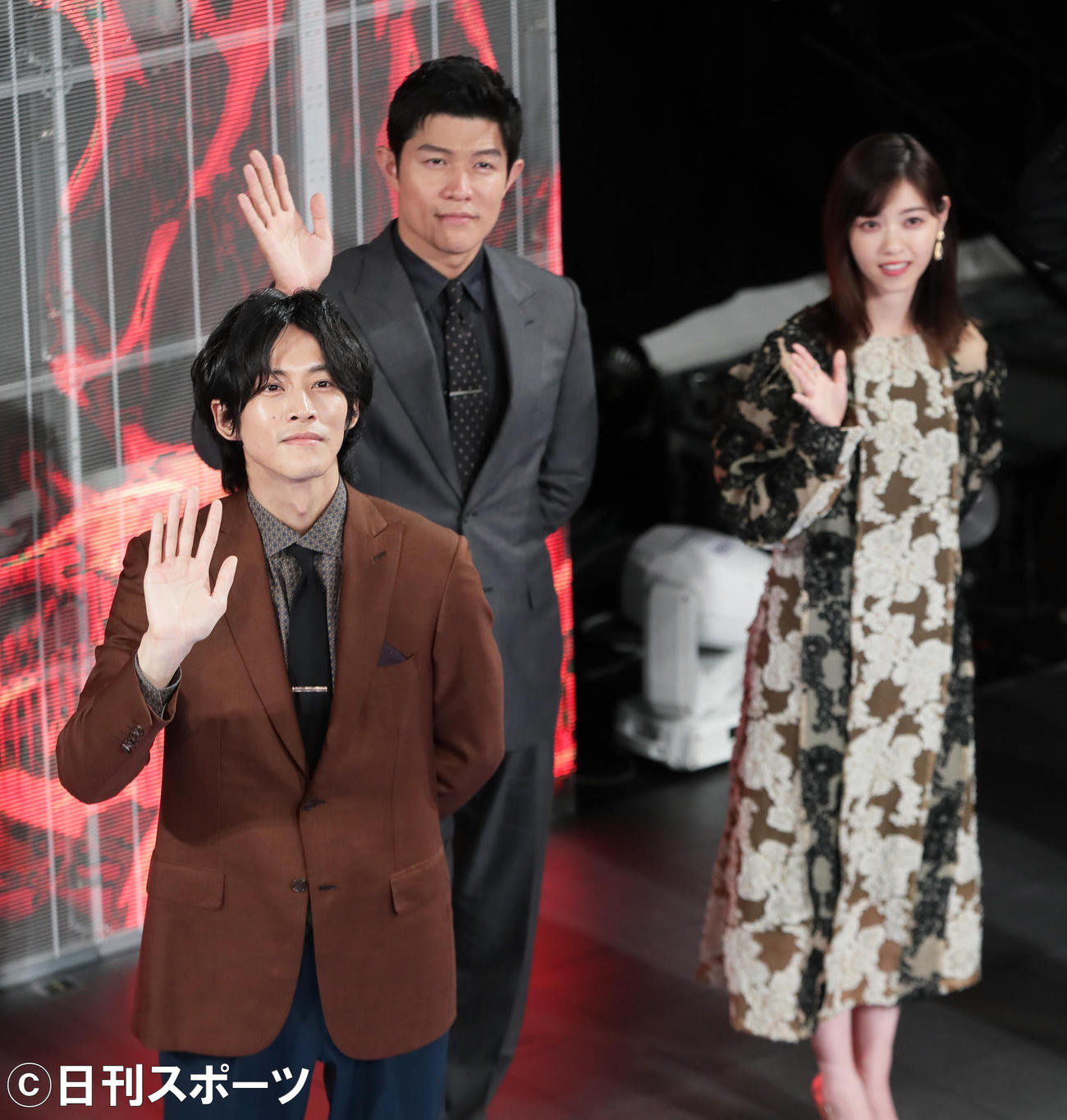 完成披露イベントを行った、左から松坂桃李、鈴木亮平、西野七瀬（撮影・足立雅史）