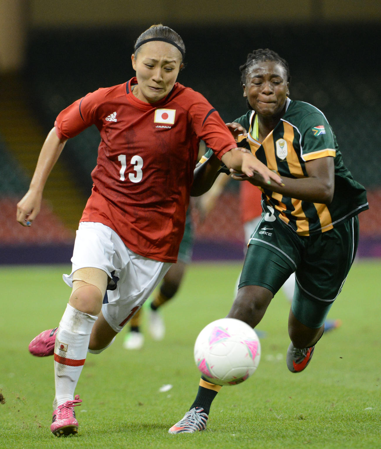 ロンドンオリンピック　グループリーグ南アフリカ戦　ドリブル突破を仕掛ける丸山桂里奈（12年7月31日撮影）