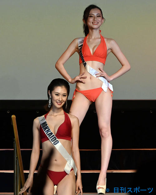 水着審査で笑顔を見せるミス福岡の中村亜侑奈さん（撮影・たえ見朱実）
